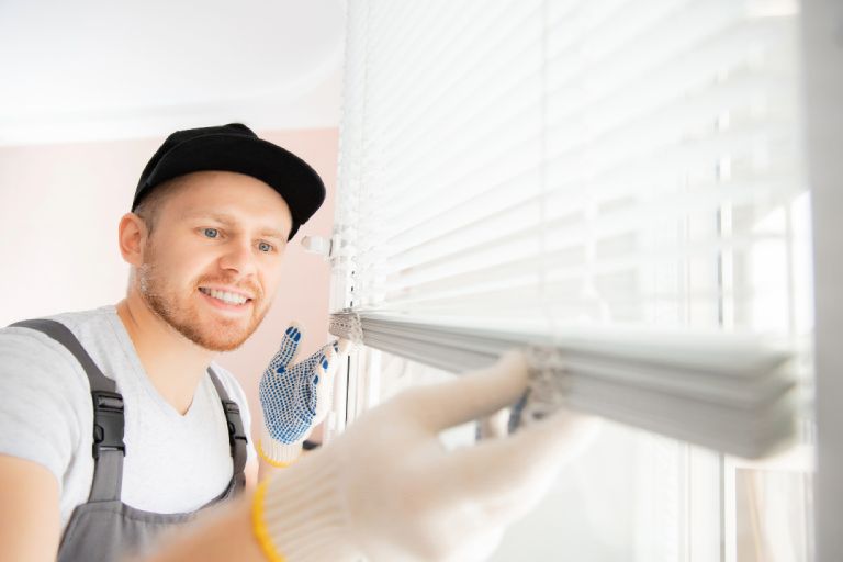 a man is showing how to repair blinds with 3 strings